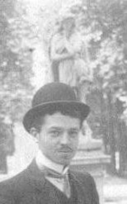 Dandy et statue détail.jpg