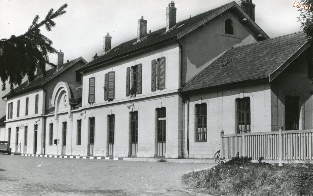 39-Mouchard - La gare.jpg