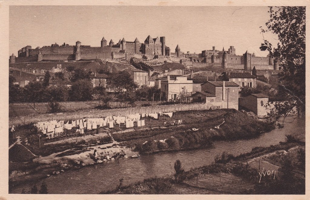 Carcassonne - Vue générale de la Cité .jpg