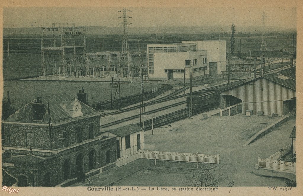 28-Courville - La Gare sa station électrique.jpg