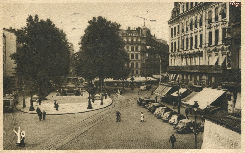 69-Lyon - Place de la République et Monument Carnot.jpg