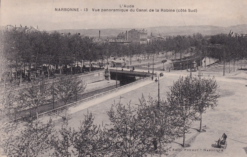 Narbonne - Vue panoramique du Canal de la Robine.jpg