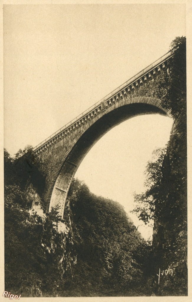 65-St-Sauveur- Le Pont Napoléon - 76 YVON.jpg