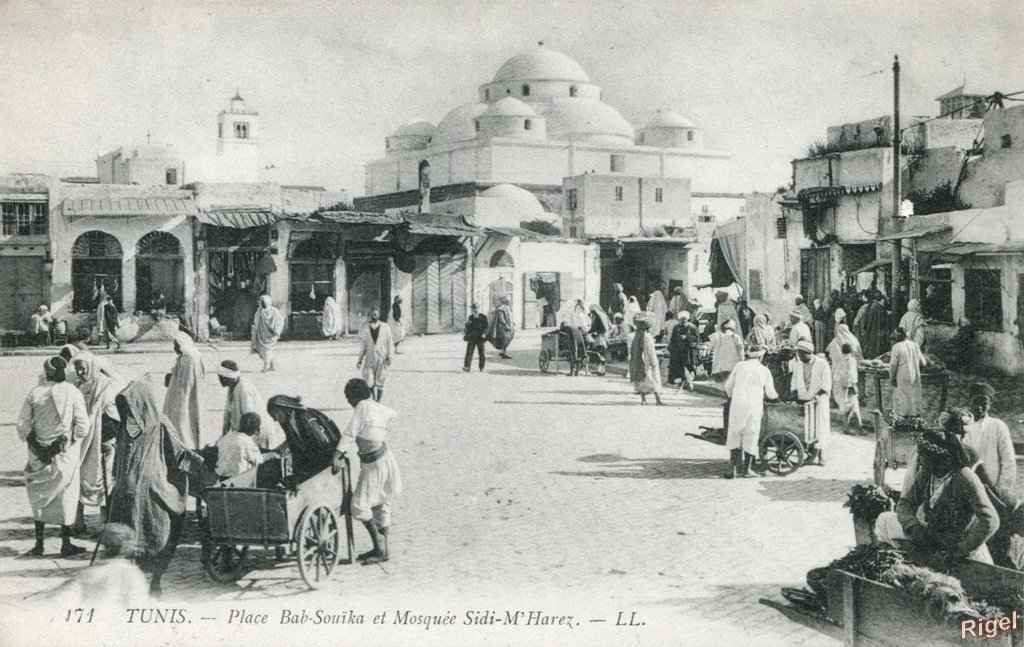 99-Tunis - Place Bab-Souika et Mosquée Sidi M'Harez - 171 LL.jpg