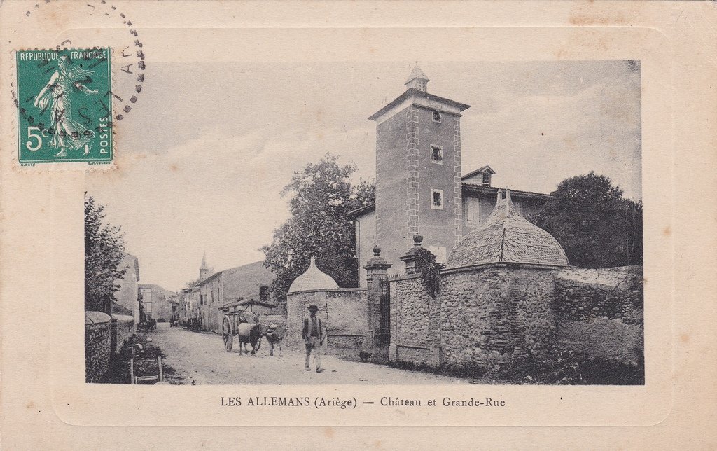 Les Allemans - Château et Grande-Rue.jpg