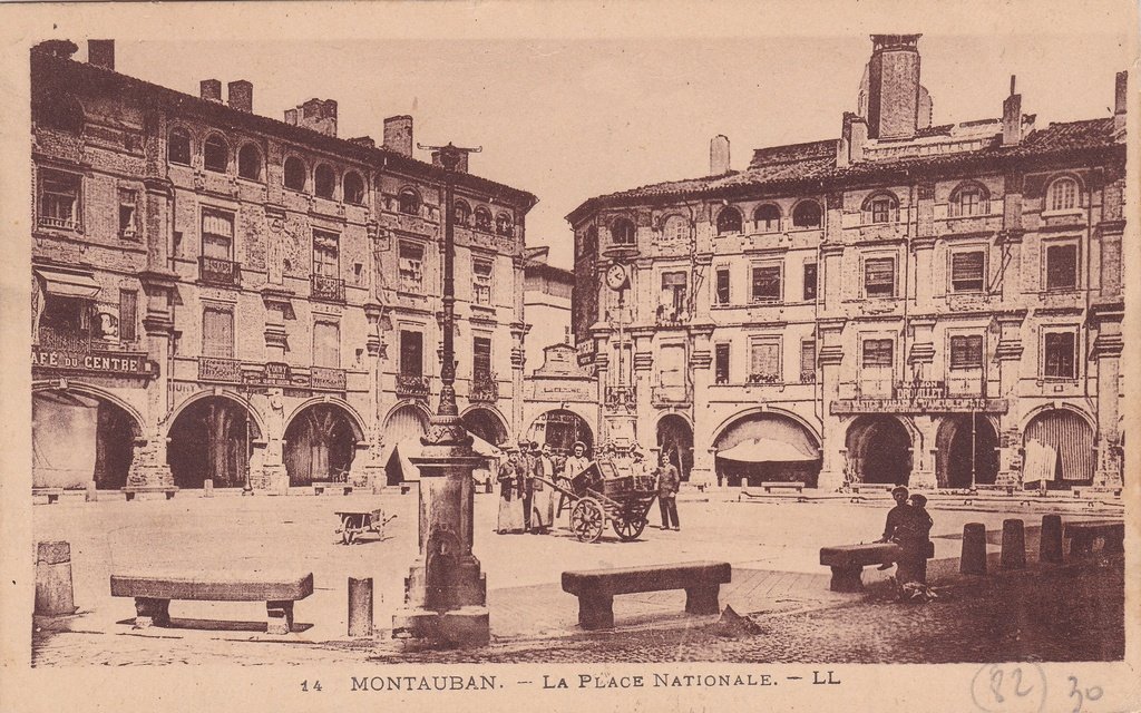 Montauban - La Place Nationale.jpg
