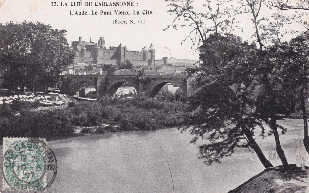 Carcassonne - L'Aude. Le Pont-Vieux. La Cité.jpg