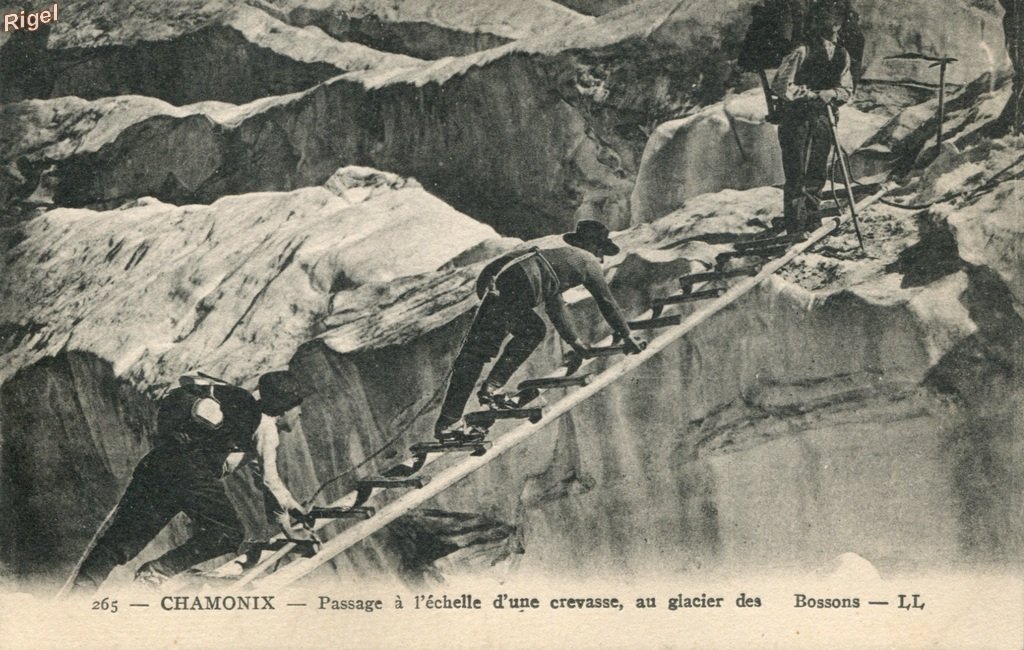 74-Chamonix - Passage échelle glacier des Bossons - 265 LL.jpg