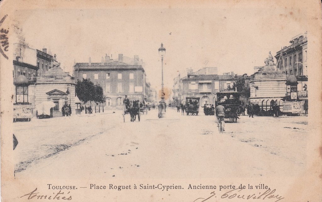 Toulouse - Place Roguet à Saint-Cyprien.jpg