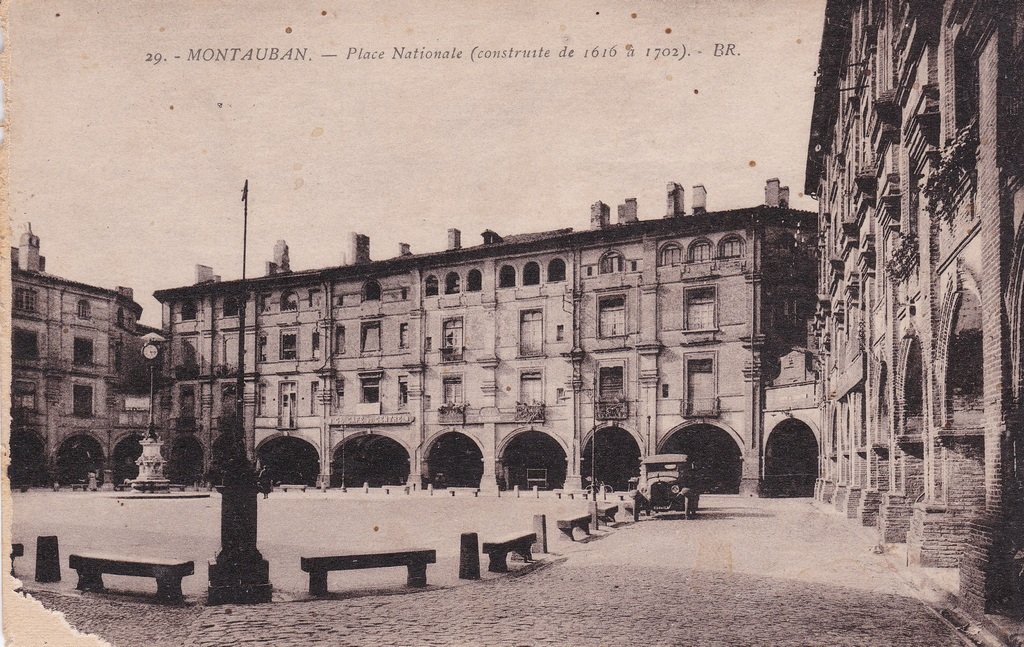 Montauban - Place Nationale (1616 à 1702).jpg