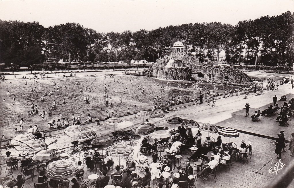 Toulouse - Piscine Municipale. Vue sur le Grand Bassin.jpg