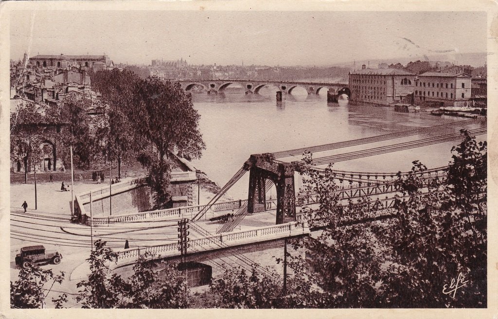 Toulouse - Vue sur la Garonne Pont Saint-Pierre et Pont Neuf.jpg