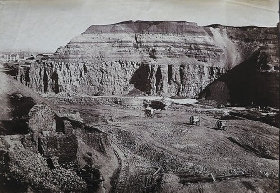 03 Anciennes carrières de la Butte de Chaumont.jpg