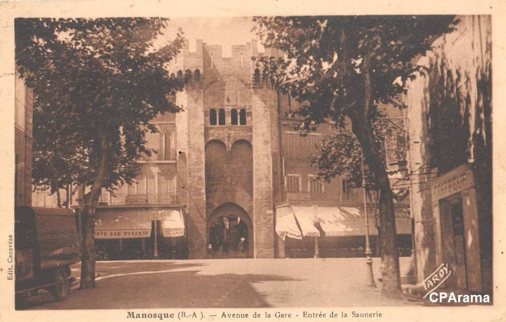 Manosque Canavese avenue-gare.jpg