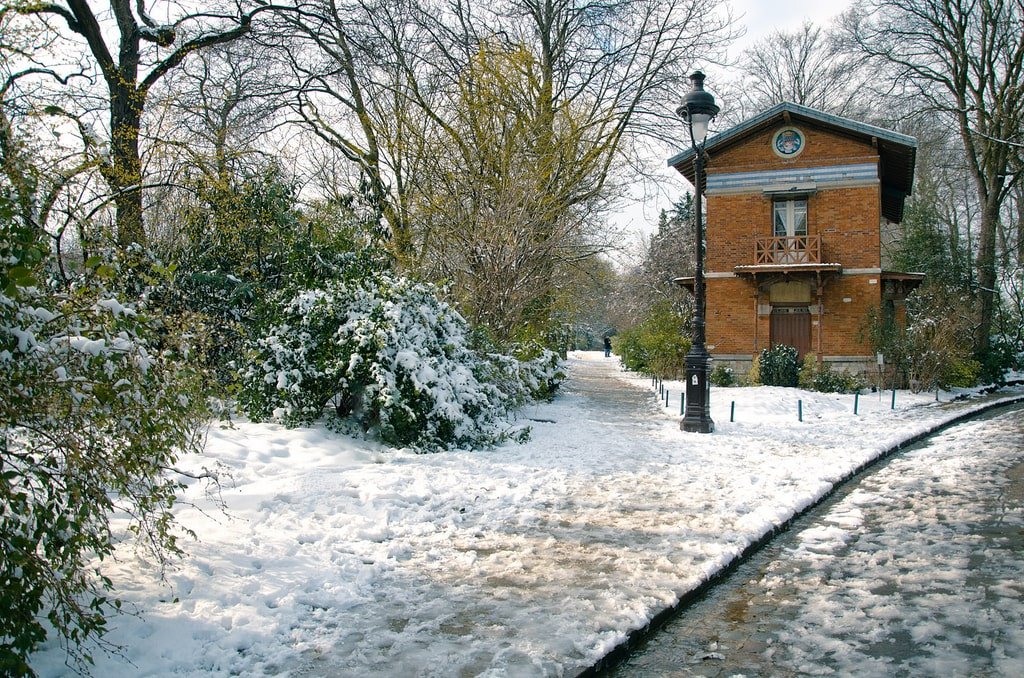 03 Les Buttes Chaumont enneigées.jpg