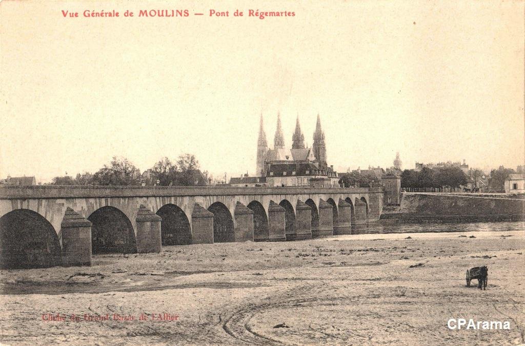 Moulins-Grand-Bazar-pont.jpg