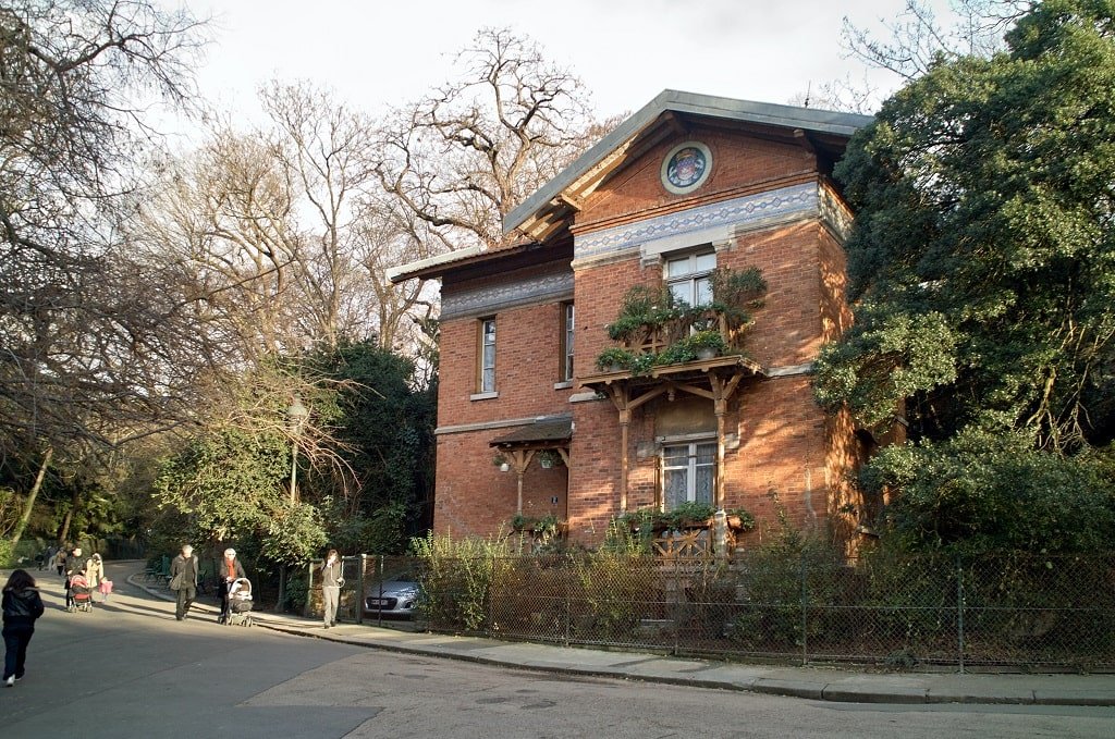 Parc des Buttes Chaumont Maison de Garde Secrétan.jpg