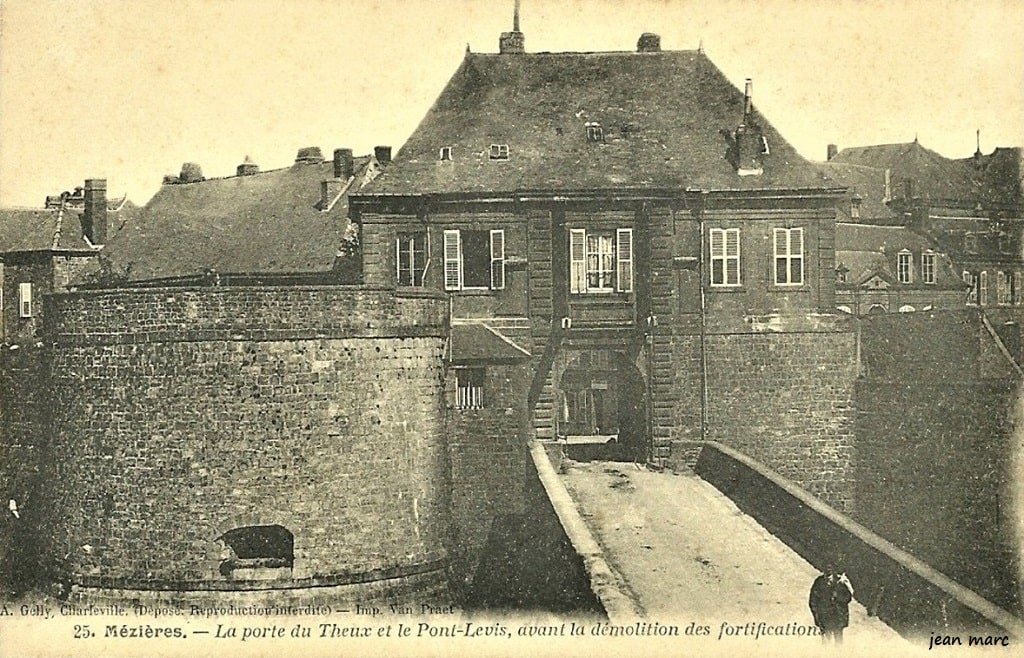 Mézières - La Porte du Theux et le Pont-Levis, avant la démolition des fortifications.jpg
