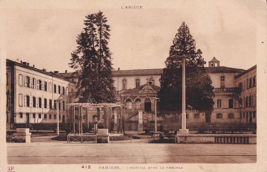 Pamiers - L'Hopital avec la Pergola.jpg