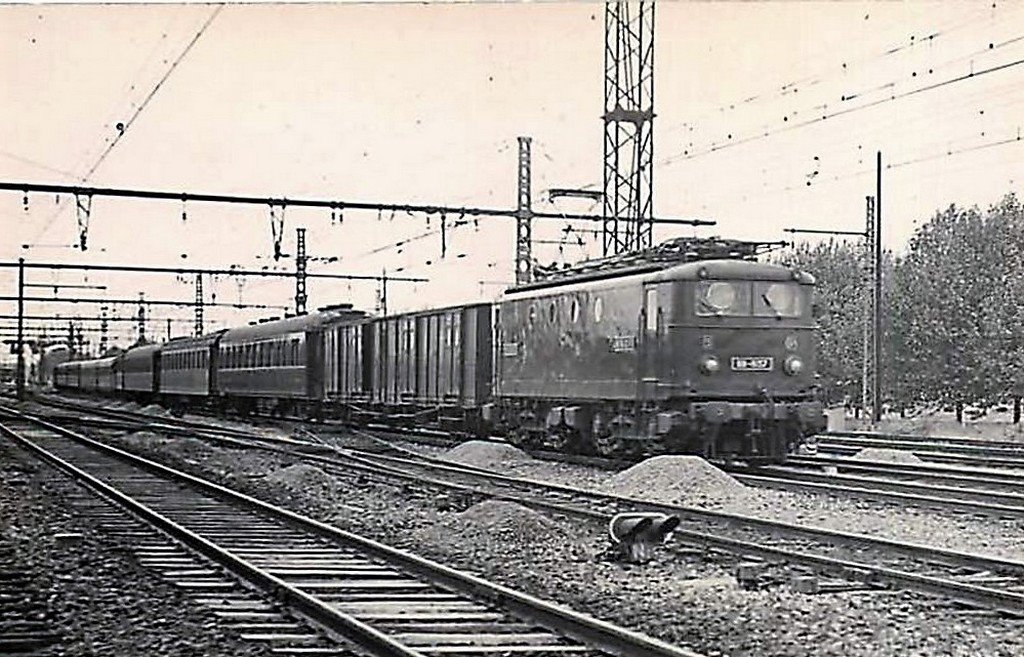 Loco SNCF BB 8152.jpg