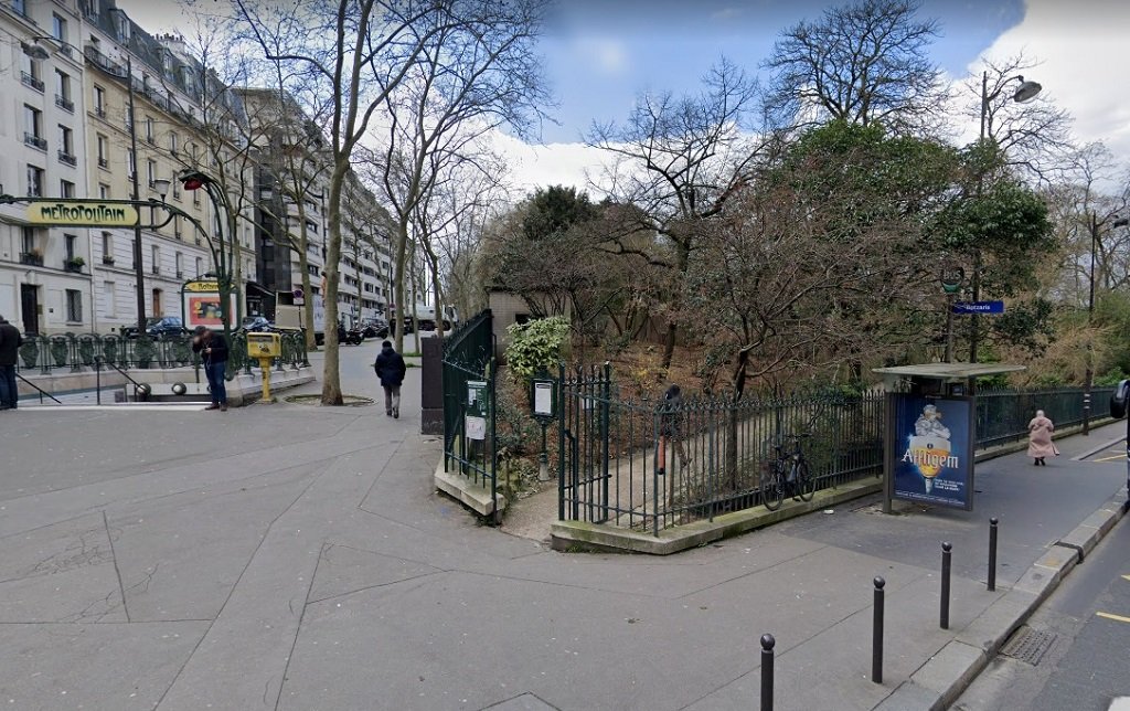 01 Paris -  Buttes Chaumont - 86 rue Botzaris.jpg