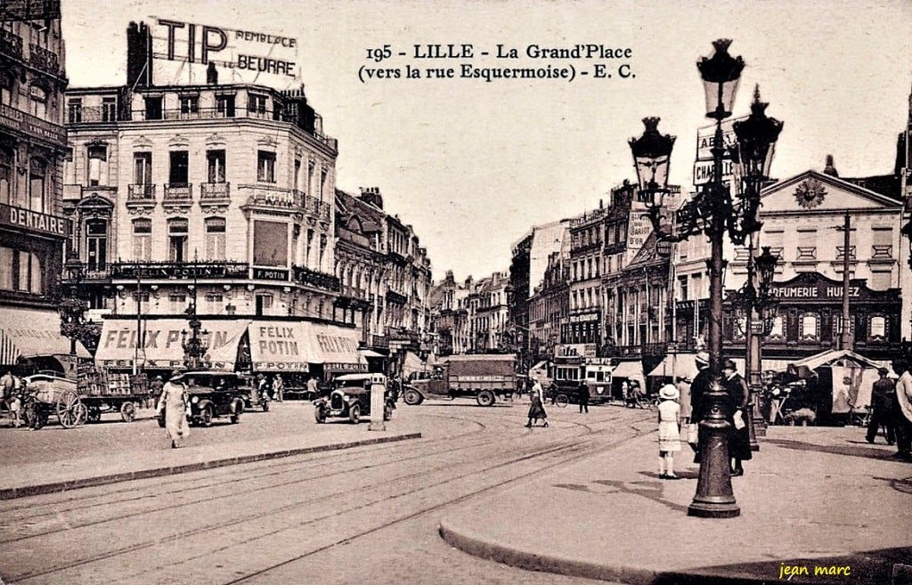 Lille - La Grand'Place (vers la rue Esquermoise).jpg