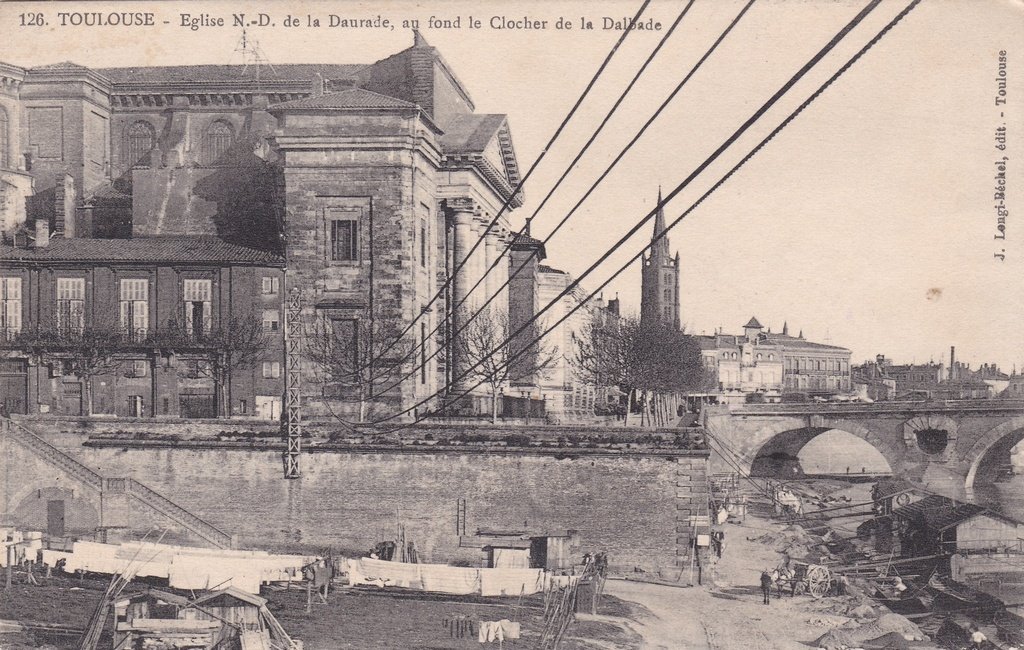 Toulouse - Eglise N-D de la Daurade, au fond le Clocher de la Dalbade.jpg