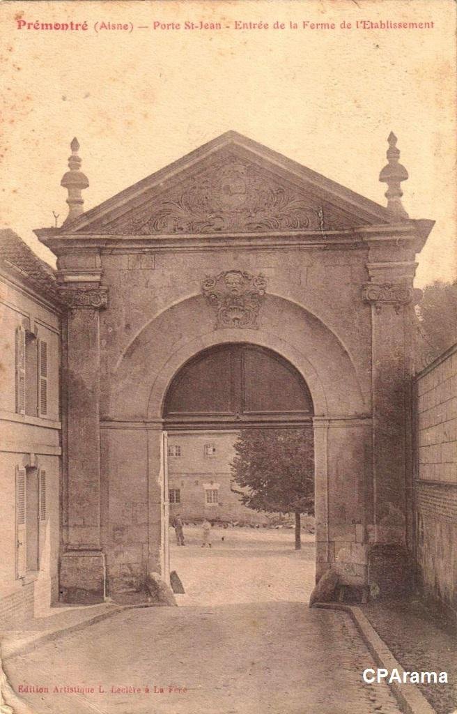 Premontre Leclere porte.jpg