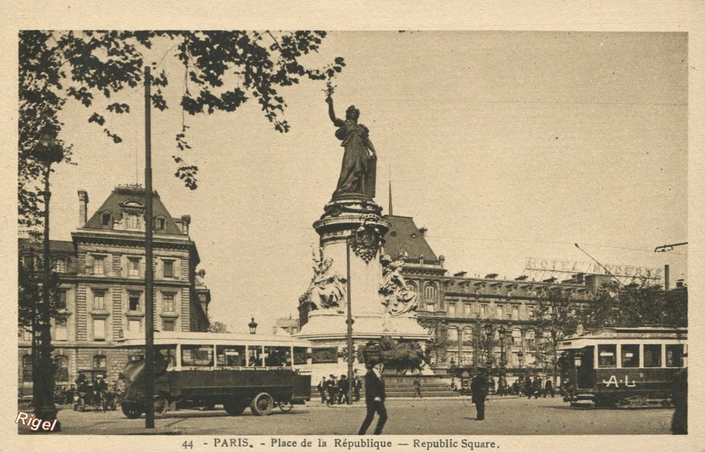 75- Place de la République - Republic Square - Tramway ligne 81 - Entre 1924 et 1929.jpg