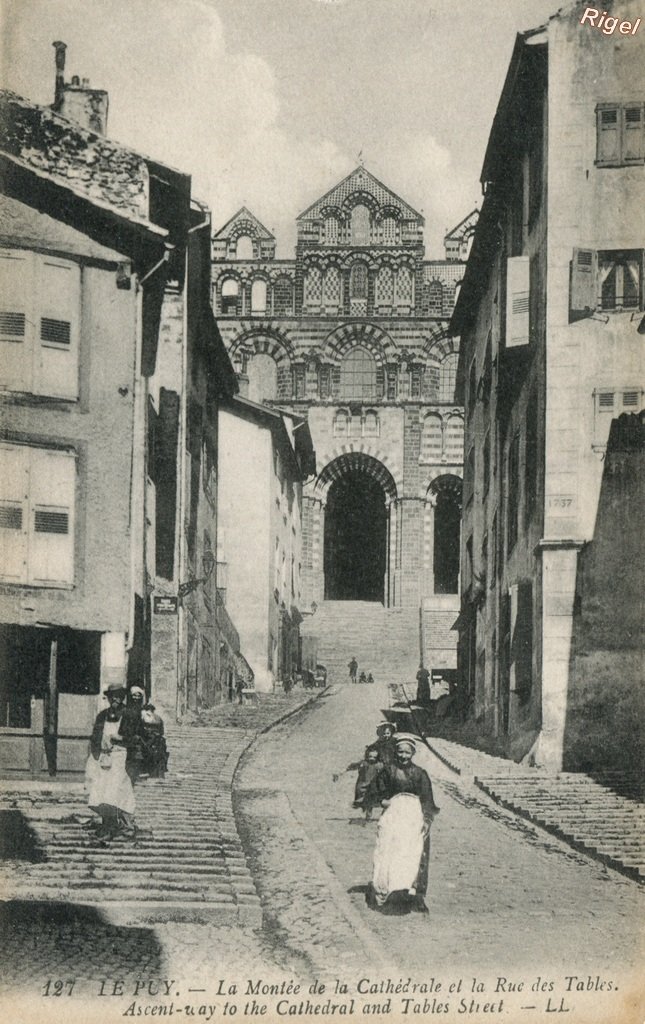43-Le Puy - Montée de la Cathédrale.jpg