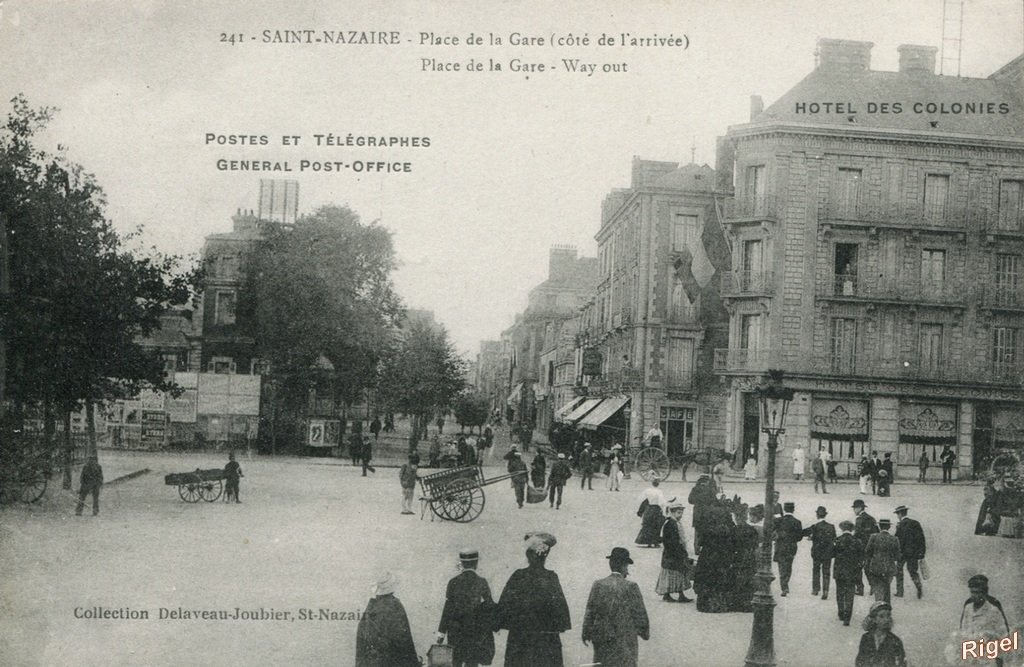 44-St-Nazaire - Place de la gare Côté de l'Arrivée.jpg