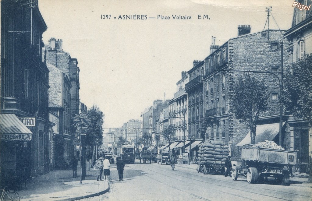 92-Asnières - Place Voltaire - Tramway ligne 34 - 1297 EM.jpg