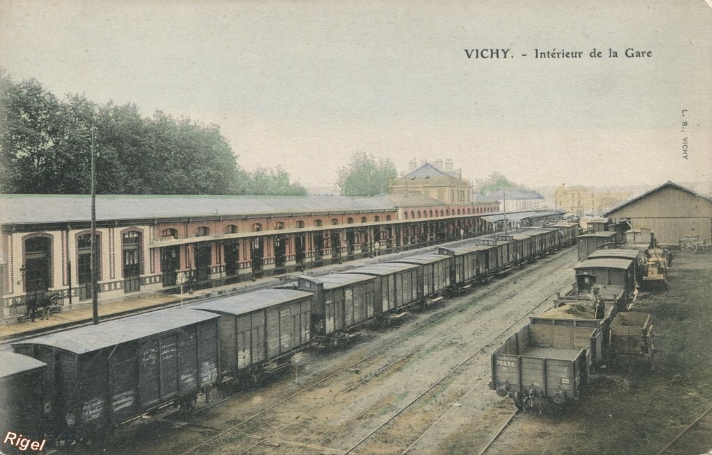 03-Vichy - Intérieur de la gare - Color.jpg