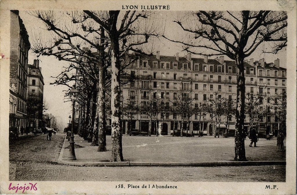 69-Lyon-Place de l'Abondance.jpg