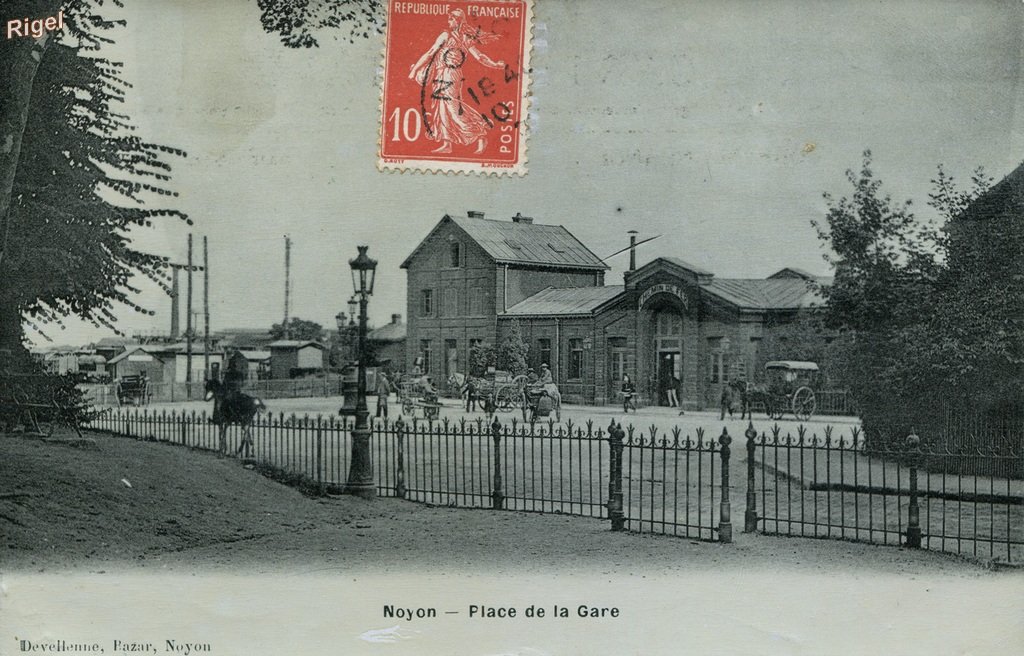 60-Noyon - Place de la Gare - Devellenne Bazar.jpg