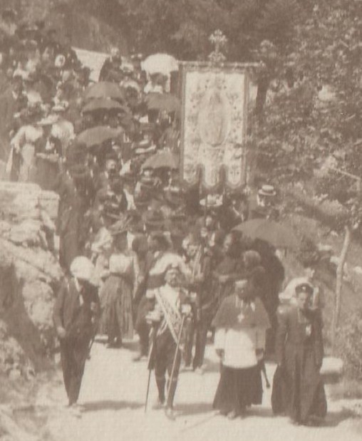 Procession montagne detail.JPG