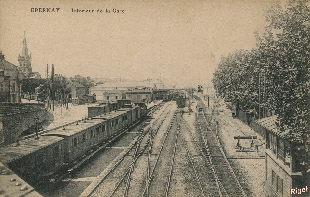 51-Epernay - Intérieur de la gare -.jpg