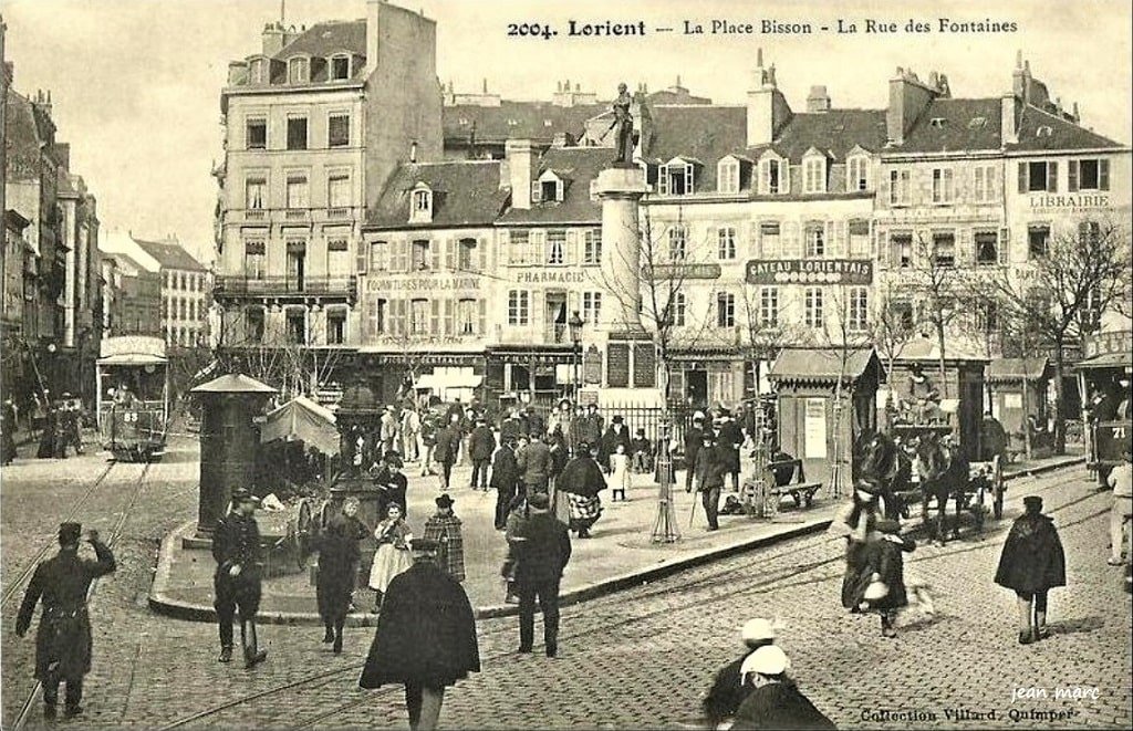 Lorient - La Place Bisson - La Rue des Fontaines.jpg