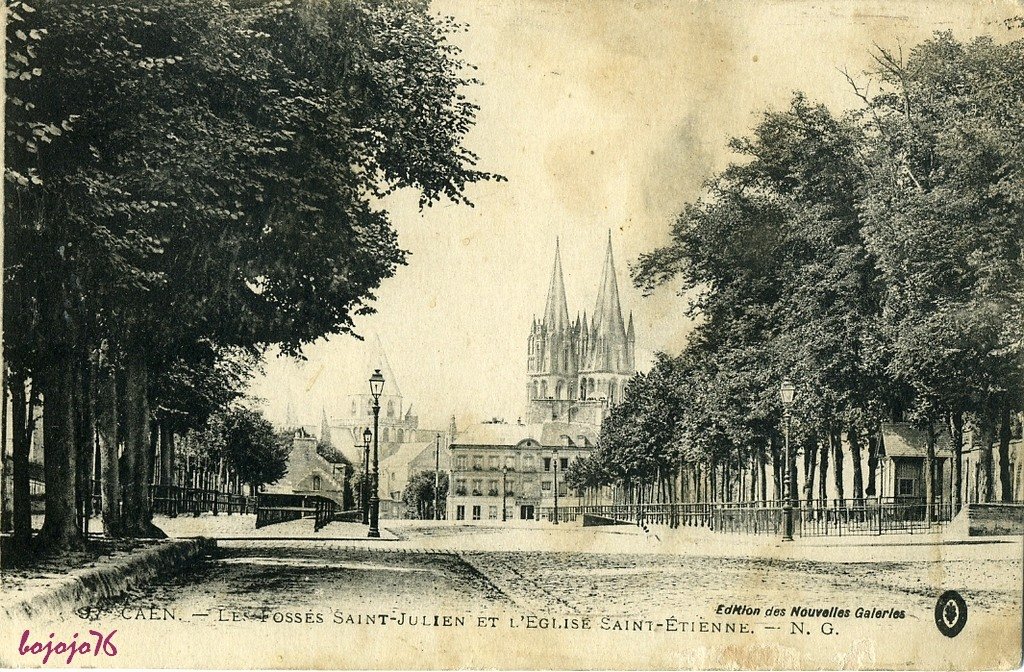 14-Caen-Les Fossés St Julien et l'Eglise St Etienne.jpg