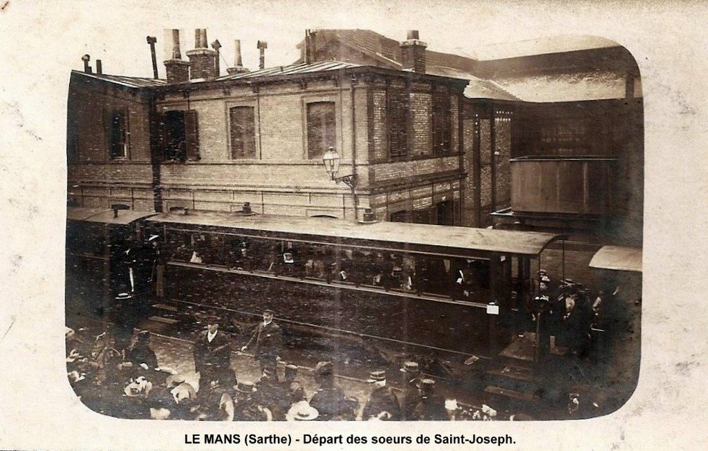 Le Mans - Départ des soeurs de Saint-Joseph 72.jpg