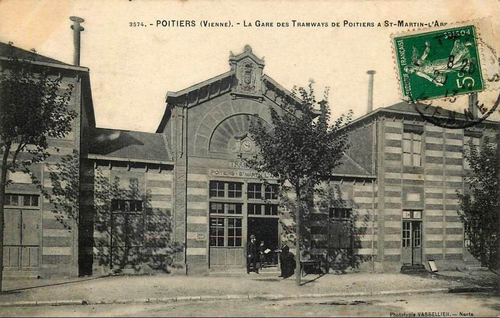 Poitiers - Gare du tram départemental 86  14-11-13.jpg