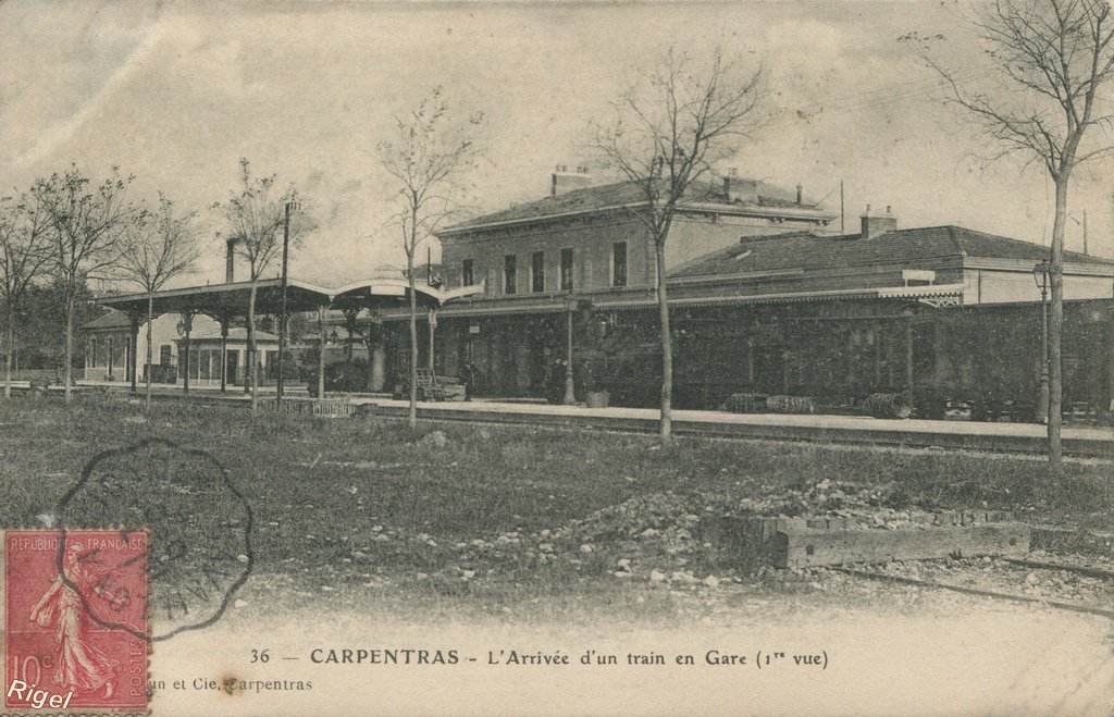 84-Carpentras - Arrivée d'un Train en Gare - Vue 1.jpg