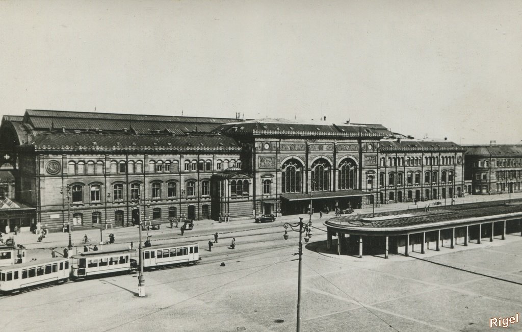 67-Strasbourg - La Place de la gare Centrale - RB Roger Buessinger.jpg