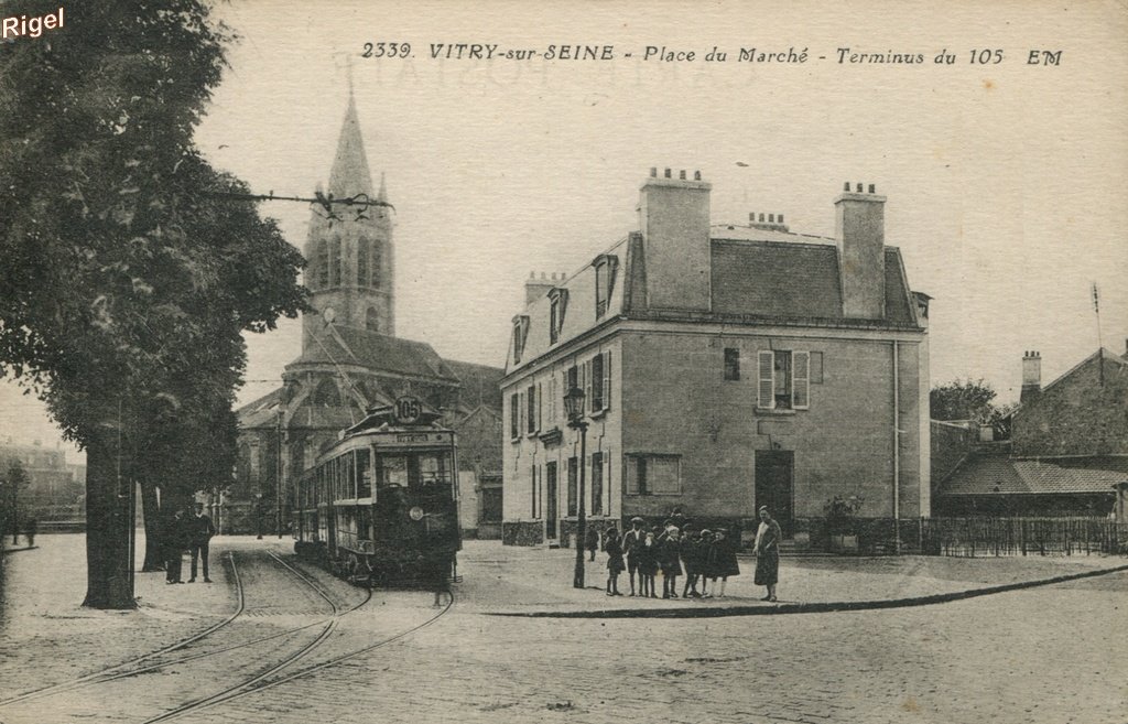 94-Vitry-sur-Seine - Place du Marché - Terminus du 105 - 2339 EM.jpg