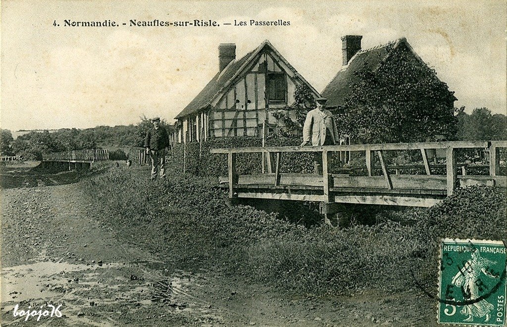 27-Neaufles sur Risle-Les passerelles.jpg