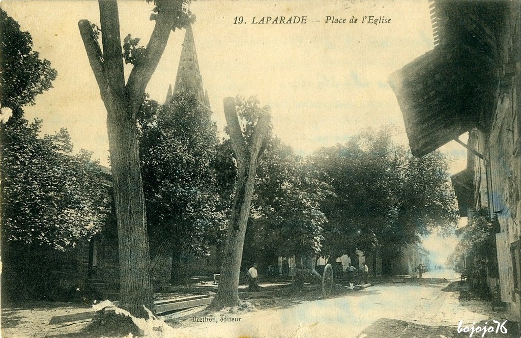 47-Laparade-Place de l'Eglise.jpg