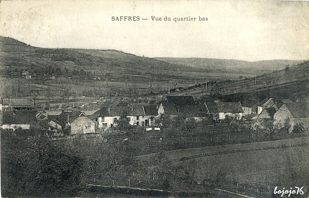 21-Saffres-Vue du quartier bas.jpg