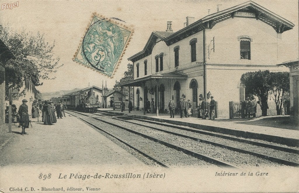 38-Le Péage-de-Roussillon - Intérieur de la Gare.jpg