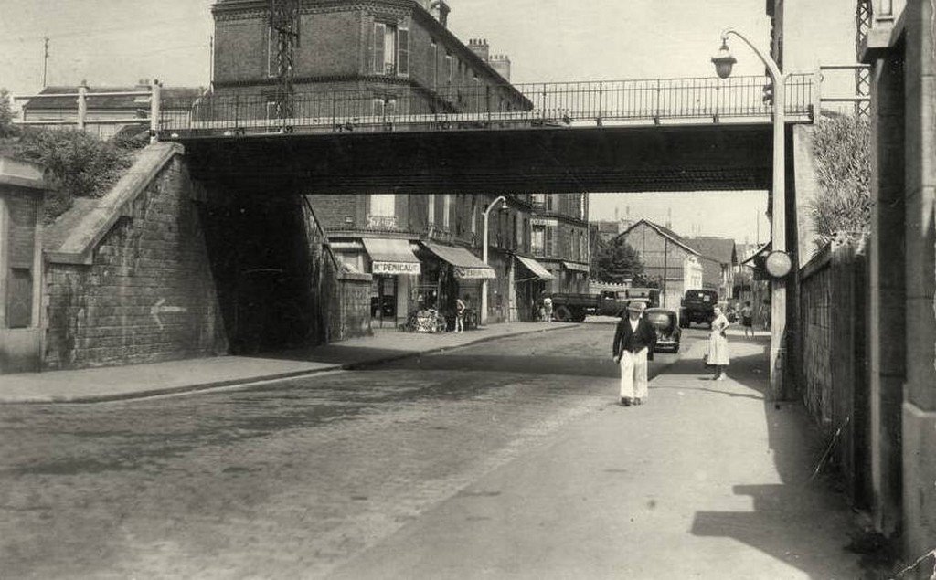 Saint-Ouen Av. du Dr Bauer Pont Godillot 93.jpg