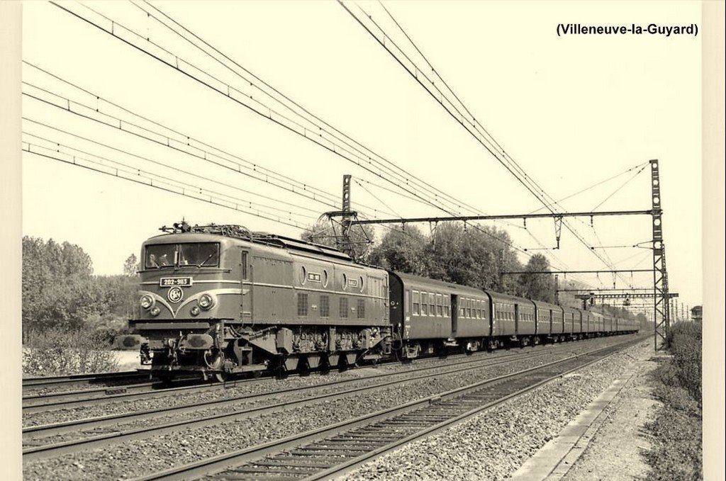 Loco Villeneuve-la-guyard -2D2 9113 (89).jpg